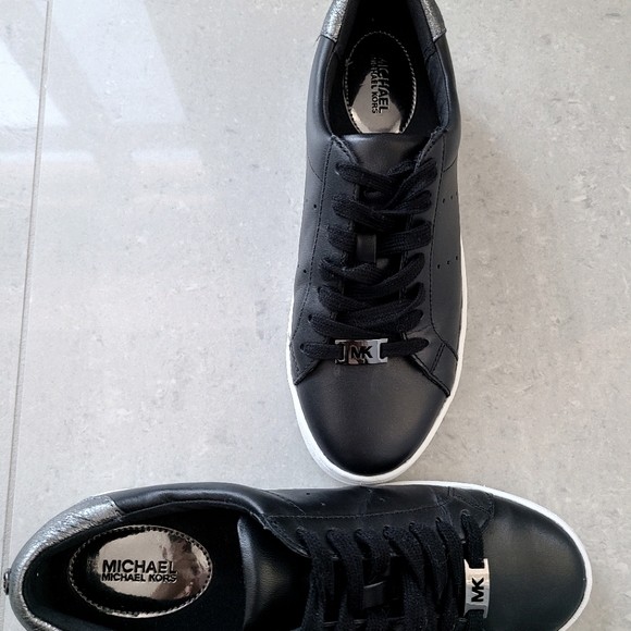 Michael Kors black sneakers size 6.5 - Picture 2 of 5